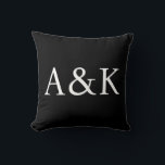 Custom Initials on Black Wedding クッション<br><div class="desc">This custom throw pillow features a clean, modern, and elegant design. Sample initials of the bride and groom are printed in the center in a sophisticated white font. The background is a solid black. You can personalize the pillow to include your own custom initials or other text of your choice....</div>