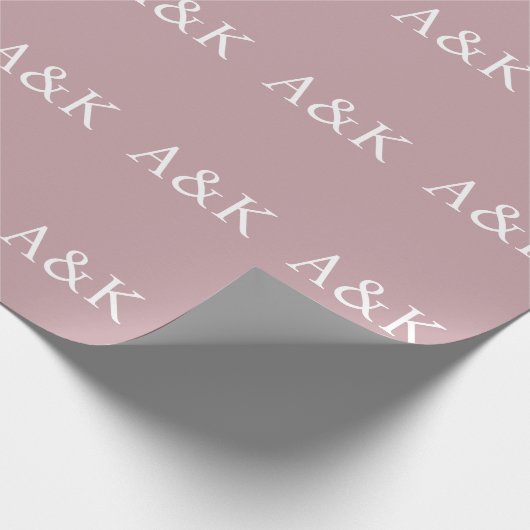 Custom Initials on Dusty Rose Mauve Wedding ラッピングペーパー (角)