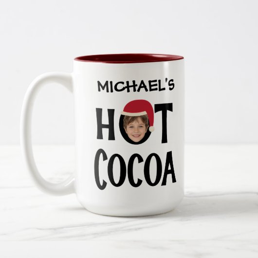 Custom Kid Face & Name Hot Cocoa Christmas ツートーンマグカップ (左)