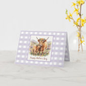 Custom Lavender Highland Cow Gingham Mother's Day カード (黄色い花)