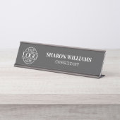 Custom Logo | Professional Dark Gray Minimalist デスクネームプレート (正面)