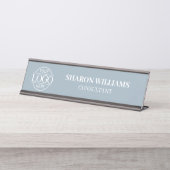 Custom Logo | Professional Dusty Blue Minimalist デスクネームプレート (正面)