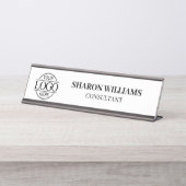 Custom Logo | Professional Elegant Black & White デスクネームプレート (正面)