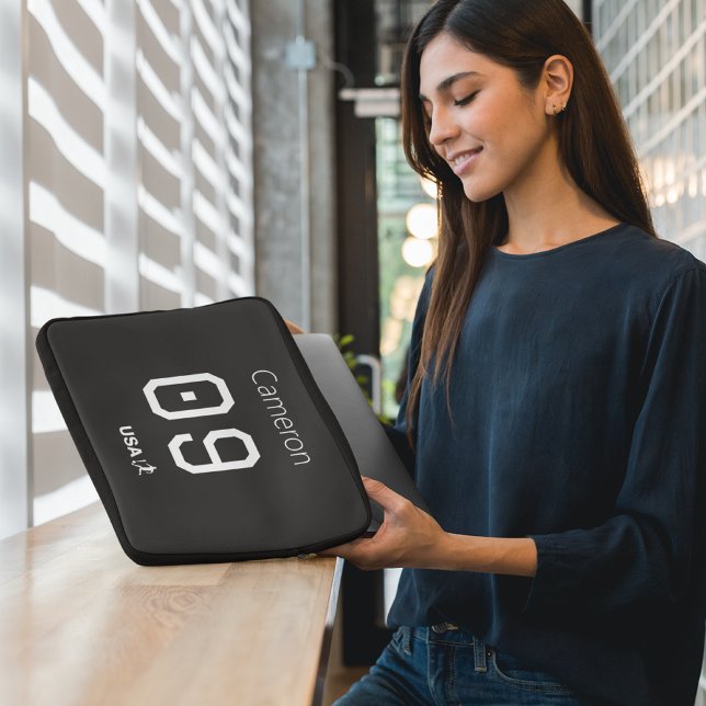 Custom Minimalist American Athlete Monochromatic  ラップトップスリーブ (クリエイターアップロード済み)