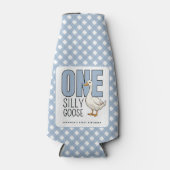 Custom Modern Blue One Silly Goose First Birthday ボトルクーラー (正面)