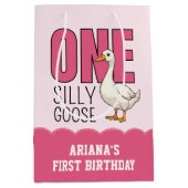 Custom Modern Pink One Silly Goose First Birthday ミディアムペーパーバッグ (正面)