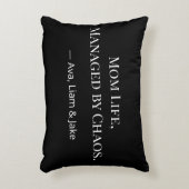 Custom Mom Chaos Funny Black & White Throw Pillow アクセントクッション (正面(垂直))