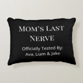 Custom Mom Last Nerve Black & White Throw Pillow アクセントクッション (正面)