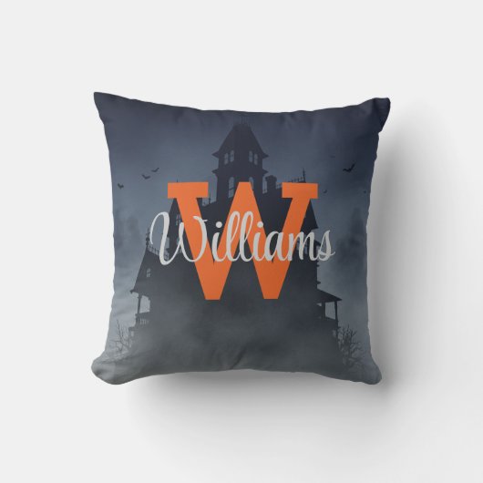 Custom Monogram Haunted House Halloween Decor クッション (正面)