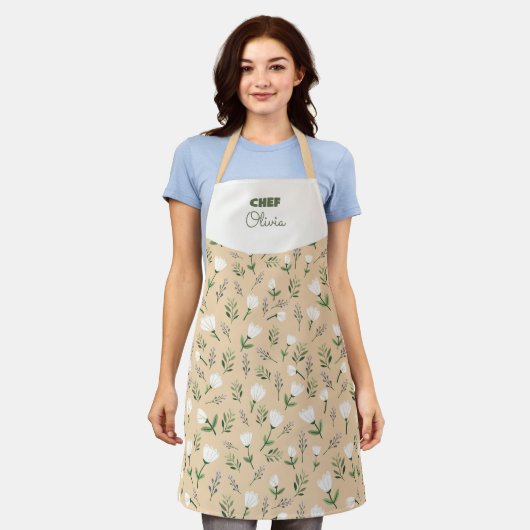 Custom Name Apron – Vanilla Floral Print エプロン (着用した状態)