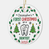 Custom Name Dentist First Christmas Tree Round セラミックオーナメント (左)
