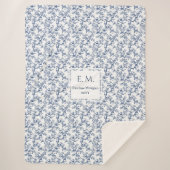 Custom Name Dusty Blue Toile Floral Cozy Blanket シェルパブランケット (正面)