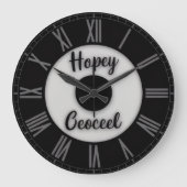 “Custom Name Roman Numeral – Modern Black ラージ壁時計 (正面)