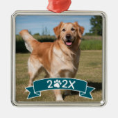 Custom Pet Photo with Year and Paw Ribbon メタルオーナメント (正面)