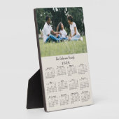 Custom Photo and Name 2026 Calendar Beige Desktop フォトプラーク (側面)