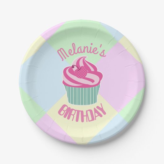 Custom Pink Birthday Cupcake Personalised ペーパープレート (正面)