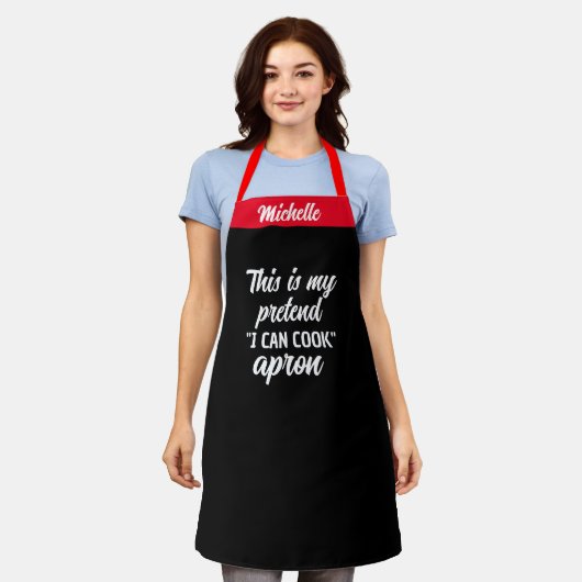 Custom "Pretend I Can Cook" Apron - Funny Kitchen エプロン (着用した状態)