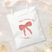 Custom Red Bow Personalized Valentine's Day  フェイバーバッグ (クリップ留めされた状態)