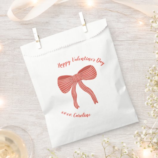 Custom Red Bow Personalized Valentine's Day  フェイバーバッグ (クリップ留めされた状態)