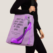 Custom Slogan Fashionable Lady in Stiletto クロスボディバッグ (クローズアップ)