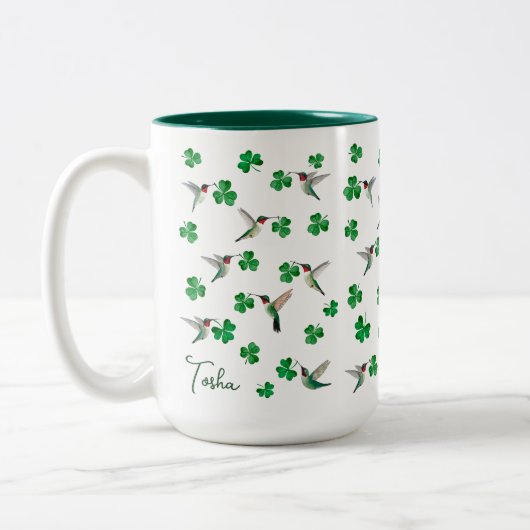 Custom St. Patrick's Day Hummingbird and Shamrocks ツートーンマグカップ (左)