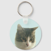 Custom Tabby Cat Photo on Light Blue キーホルダー (裏面)