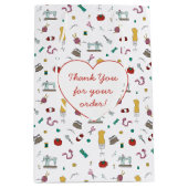 Custom Tailoring Tools Pattern Gift Bag ミディアムペーパーバッグ (正面)