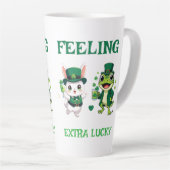 Custom Text St. Patrick's Day Frog and Bunny カフェラテマグ (右アングル)