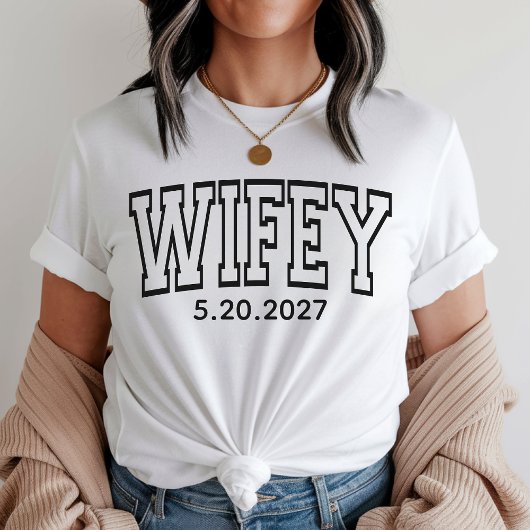 Custom Wifey and Hubby Shirts for Bride and Groom Tシャツ