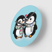 Custom Winter Penguin Love ラウンド壁時計 (傾斜)