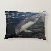 Customisable Common Dolphin Swimming Underwater アクセントクッション (裏面)