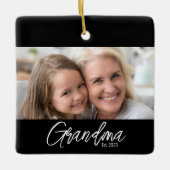 Customizable Grandma Est Year Photo Christmas セラミックオーナメント (正面)