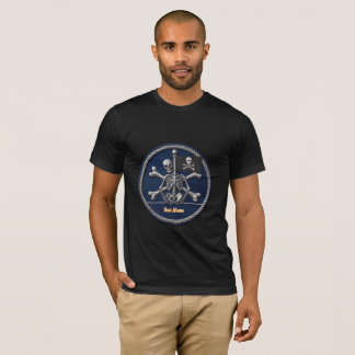 Customizable Pirate Skull T-Shirt: Add Name & Flag Tシャツ