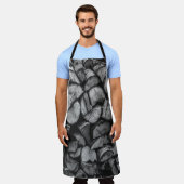 Cut Tree Logs Stacked Together Black & White Photo エプロン (着用した状態)