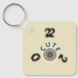 CUTE_2022_黒と茶色のライトイエロー_アルミニウム キーホルダー