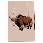 Cute & adorable brown Yak  ミディアムペーパーバッグ (正面)