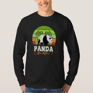 Cute amazing panda mom quote for animal enthusiast tシャツ
