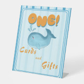Cute Baby Blue Whale 1st Birthday Cards & Gifts 台座サイン (正面)