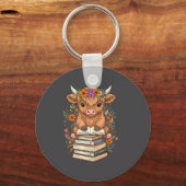 Cute Baby Highland Cow Reading Book Librarian Book キーホルダー (正面)