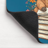 Cute Baby Highland Cow Reading Book Librarian Book マウスパッド (コーナー)