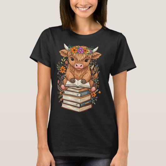 Cute Baby Highland Cow Reading Book Librarian Book Tシャツ (正面)