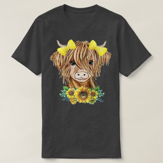 Cute Baby Highland Cow With Sunflowers Farm Farmer Tシャツ (デザイン正面)