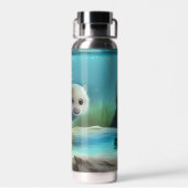 Cute baby otter in pond - custom ウォーターボトル (背面)