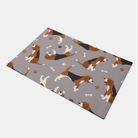 Cute Beagles Paws and Bones Gray ドアマット (アングル)