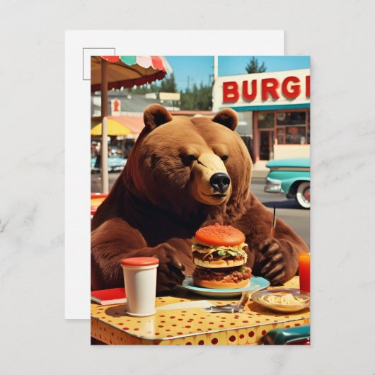 Cute Bear at the Diner With a Cheeseburger Feast ポストカード (正面/裏面)