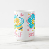 Cute Bee Leaf  Inspirational for Yoga practitioner コーヒーマグカップ (中央)