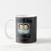 Cute Bee Lovers This Is Our Cuddle  コーヒーマグカップ (左)