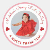 Cute Berry First Birthday A Sweet Thank You ラウンドシール (正面)