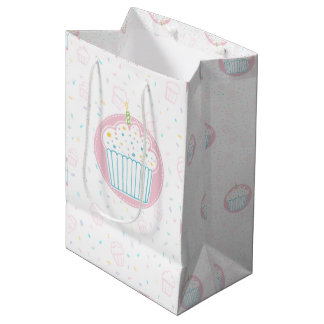Cute Birthday Cupcake with Candle ミディアムペーパーバッグ