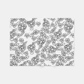 Cute black and white flowers フリースブランケット (正面(横))